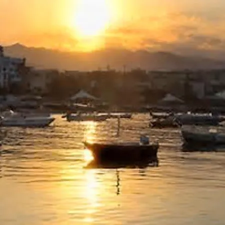 아파트 Charming In With Sea View 80 M² 지아르디니낙소스