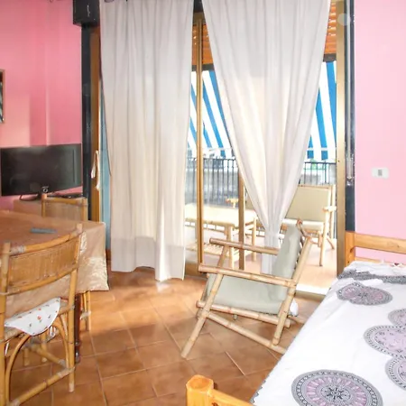 Charming In With Sea View 80 M² דירה