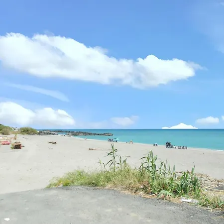 Charming In With Sea View 80 M² דירה
